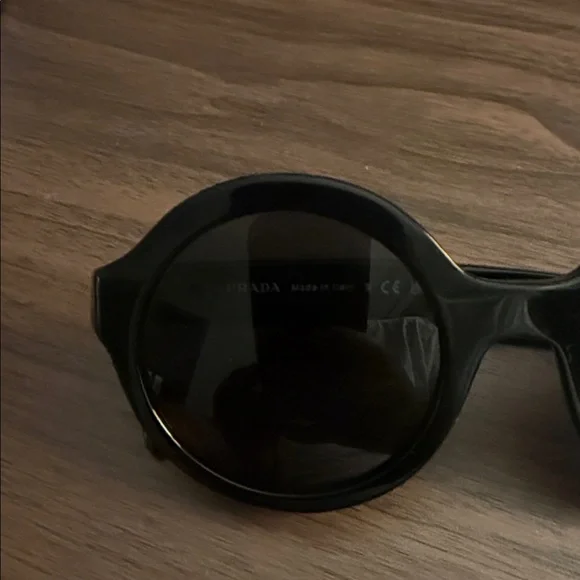 Authentic Prada SPR 11U Sunglasses - Picture 2 of 8